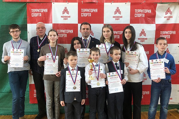 Сосенские шашисты в составе команды ТиНАО заняли второе место на городских соревнованиях 